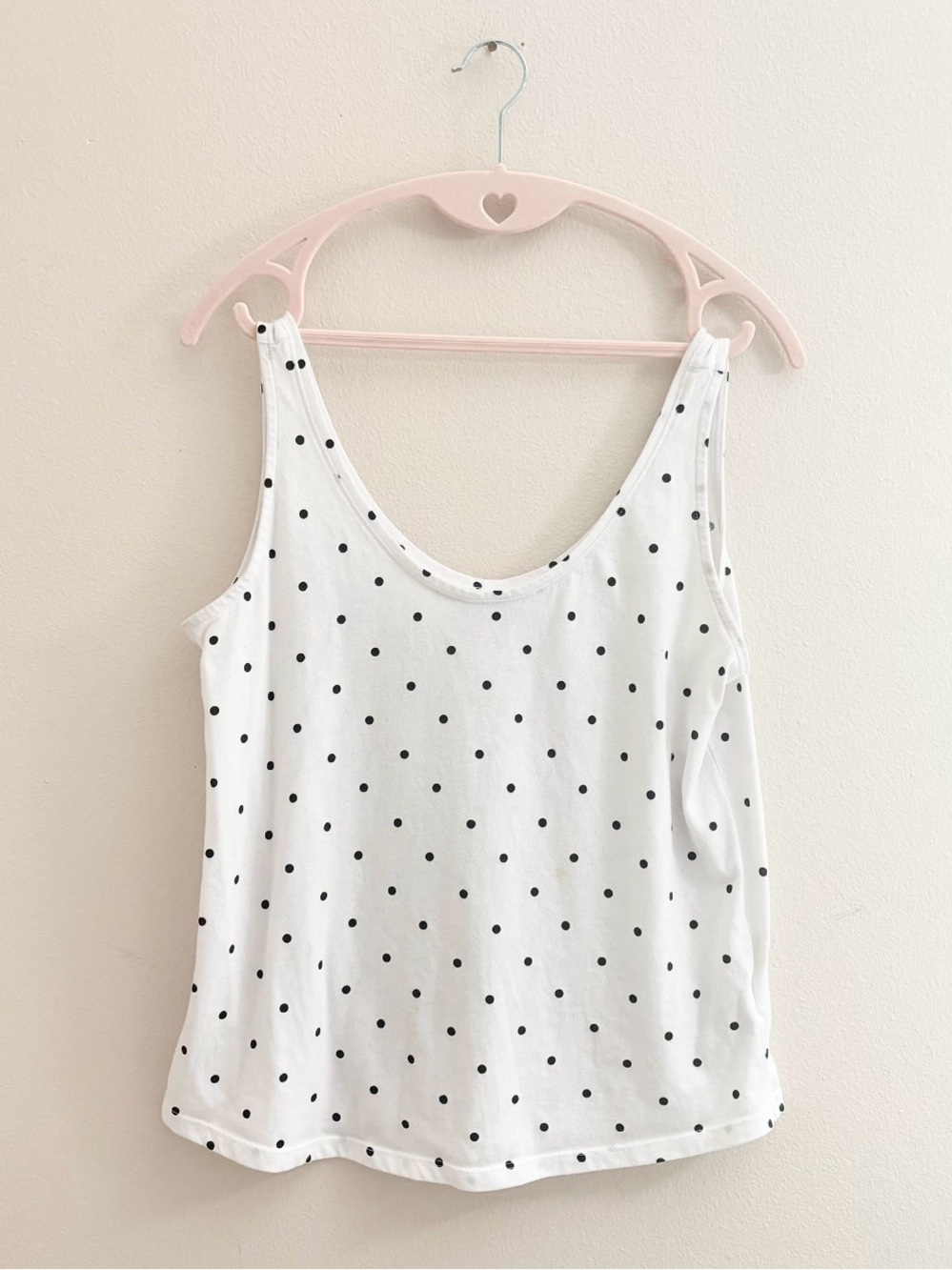 5/$15 🩷 Old Navy White Tank Top with Black Polka Dots